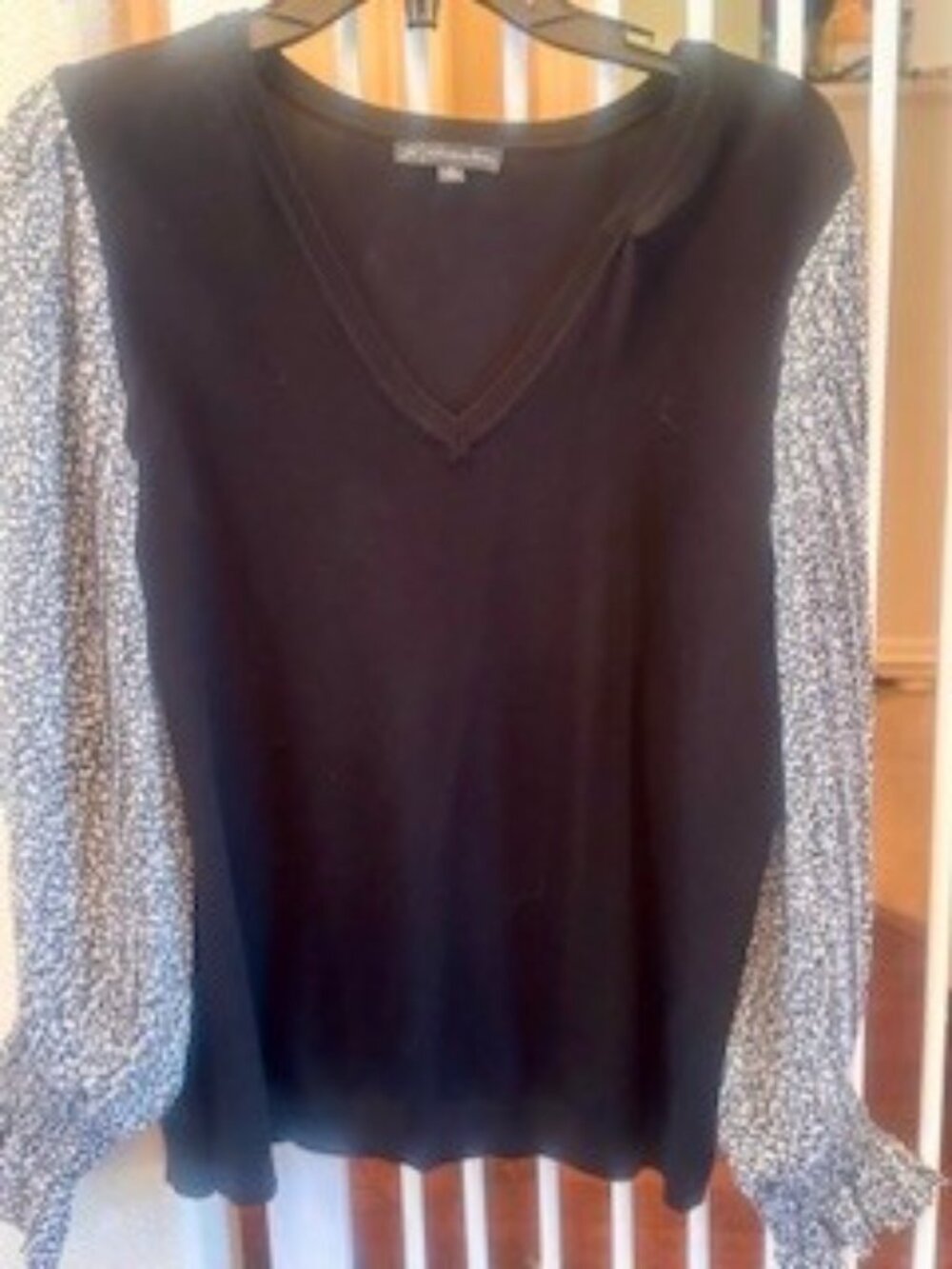 Adrianna Papell Black V-Neck Floral Sleeve Blouse | Size M